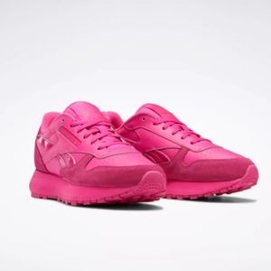 EUC Hot Pink Classic Leather SP Reebok 9 Valentine's Day